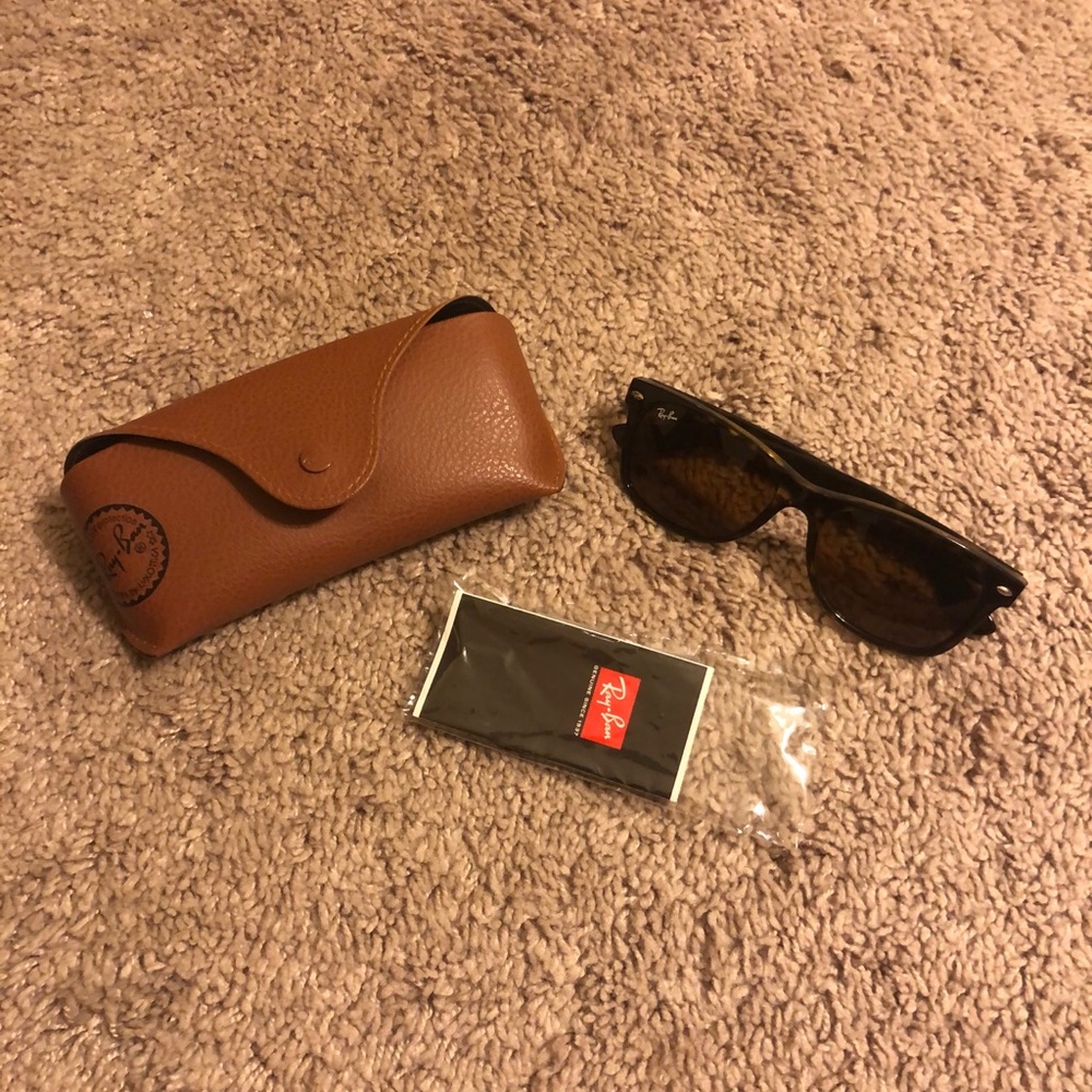 Ray-Ban Wayfarer Tortoise Shell